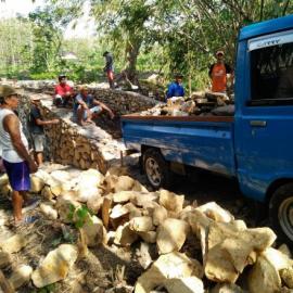 Kerja Bakti Pembangunan Jembatan Kali Jebres