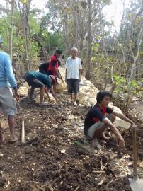 “Gugur Gunung” Mbukak Dalan 